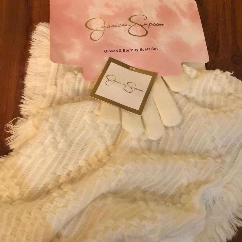 NWT Jessica Simpson, off-white gloves and eternity scarf set